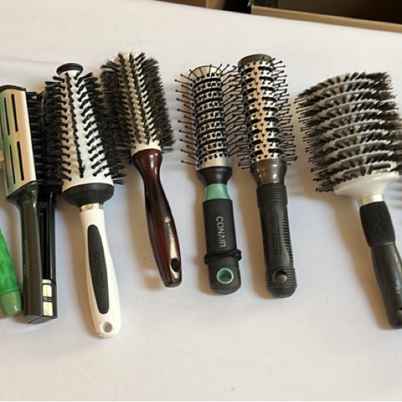 CURLMASTER ,REVLON,CONAIR various size blow out brushes , round and vent 7 total - Picture 1 of 11